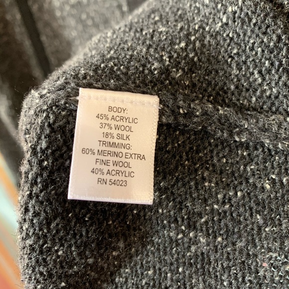 Gray and Black Zippered Cardigan - Picture 3 of 3